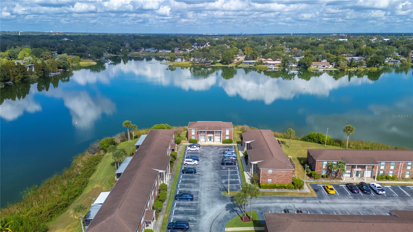 LAKE BENTLEY SHORES CONDO PH 01 - Residential