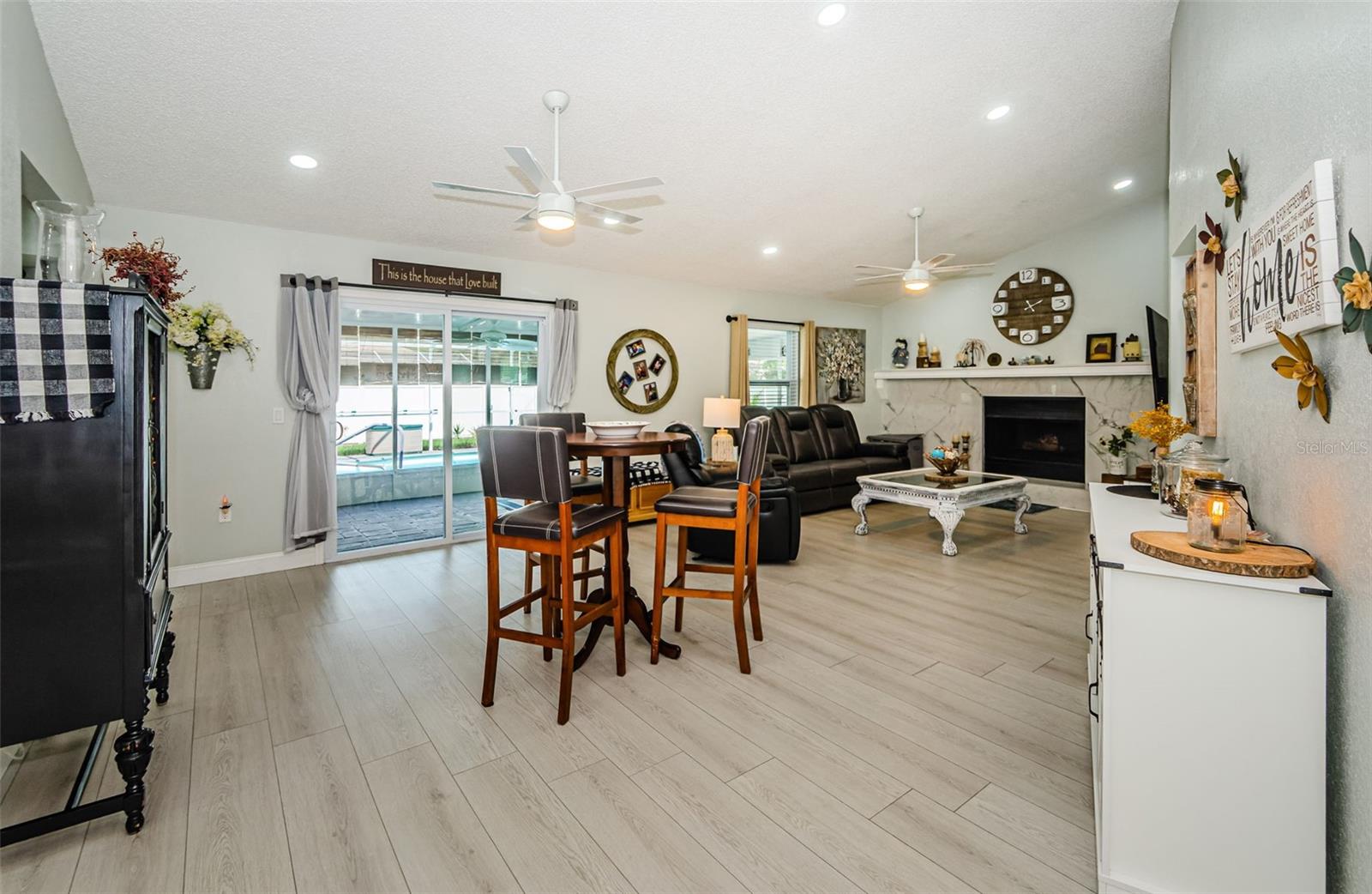 SPRING HILL UNIT 4 BLK 188 LOT 23 - Residential