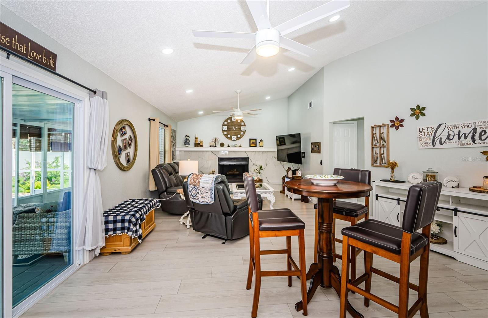 SPRING HILL UNIT 4 BLK 188 LOT 23 - Residential