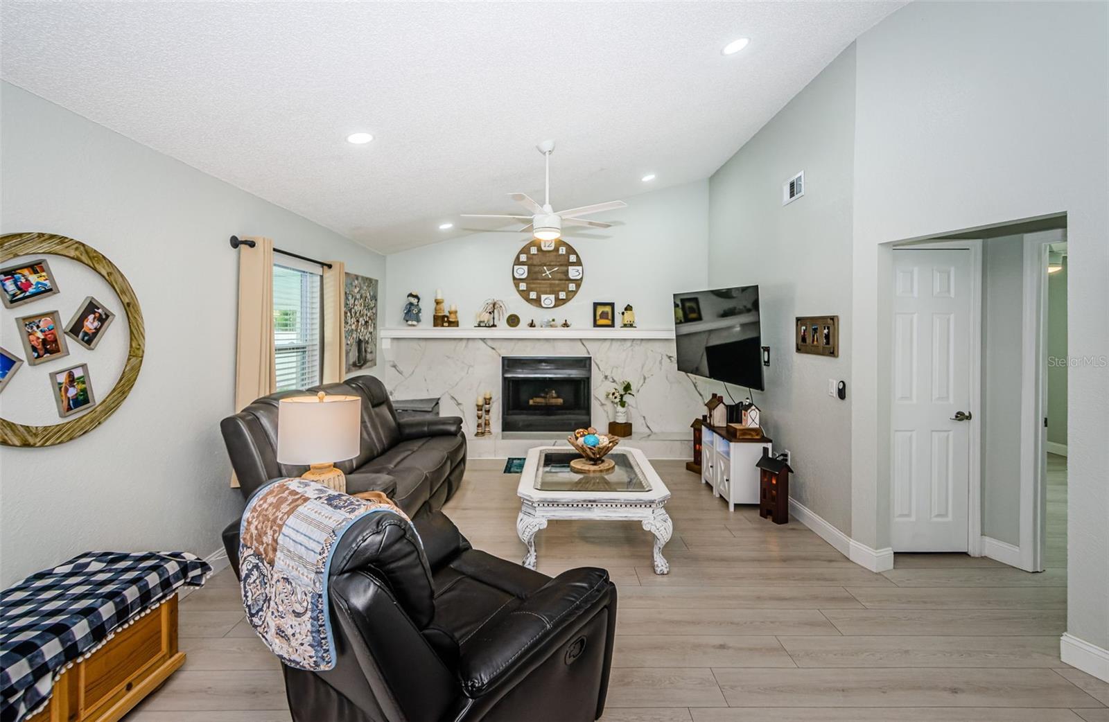 SPRING HILL UNIT 4 BLK 188 LOT 23 - Residential