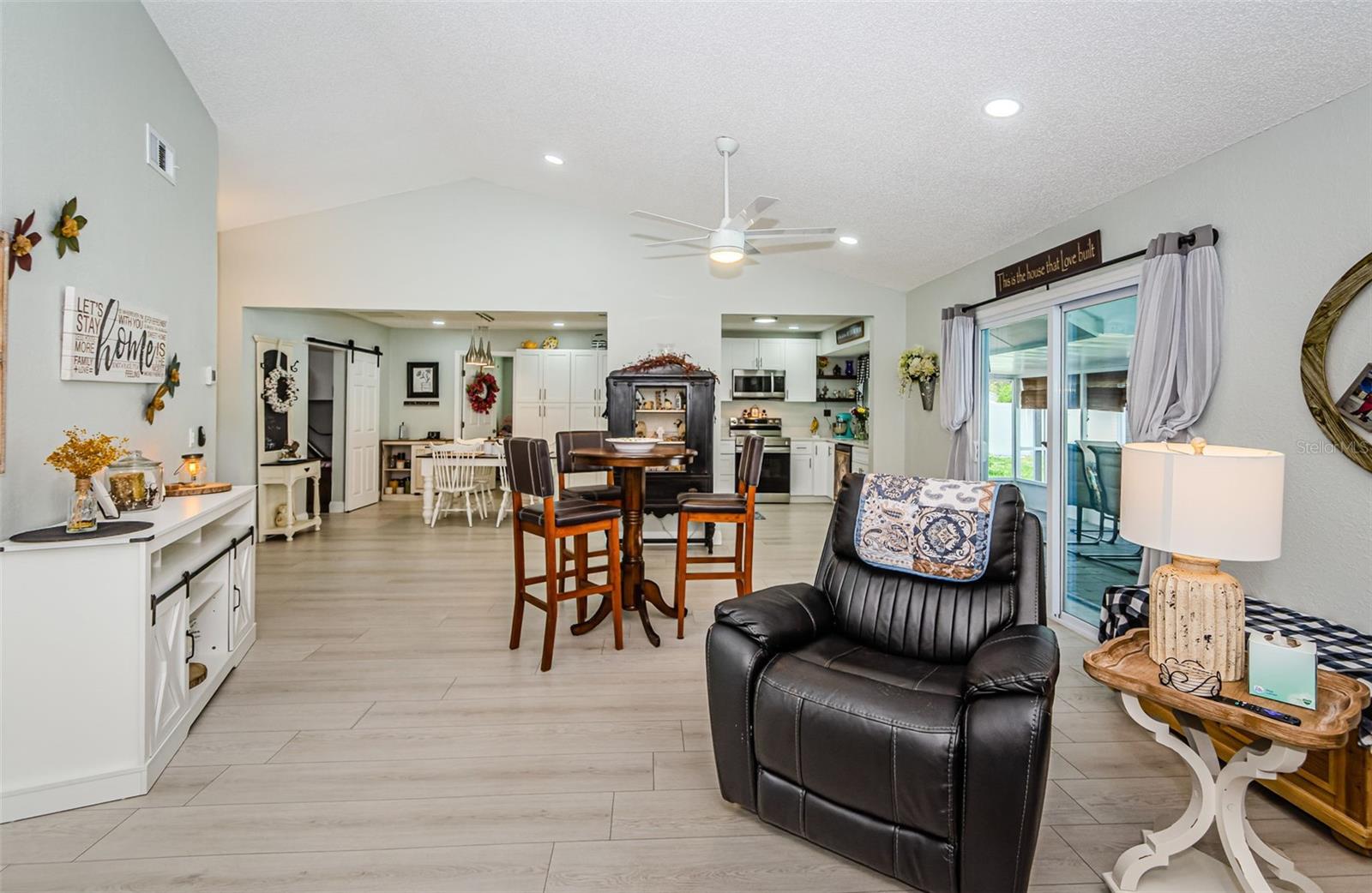 SPRING HILL UNIT 4 BLK 188 LOT 23 - Residential