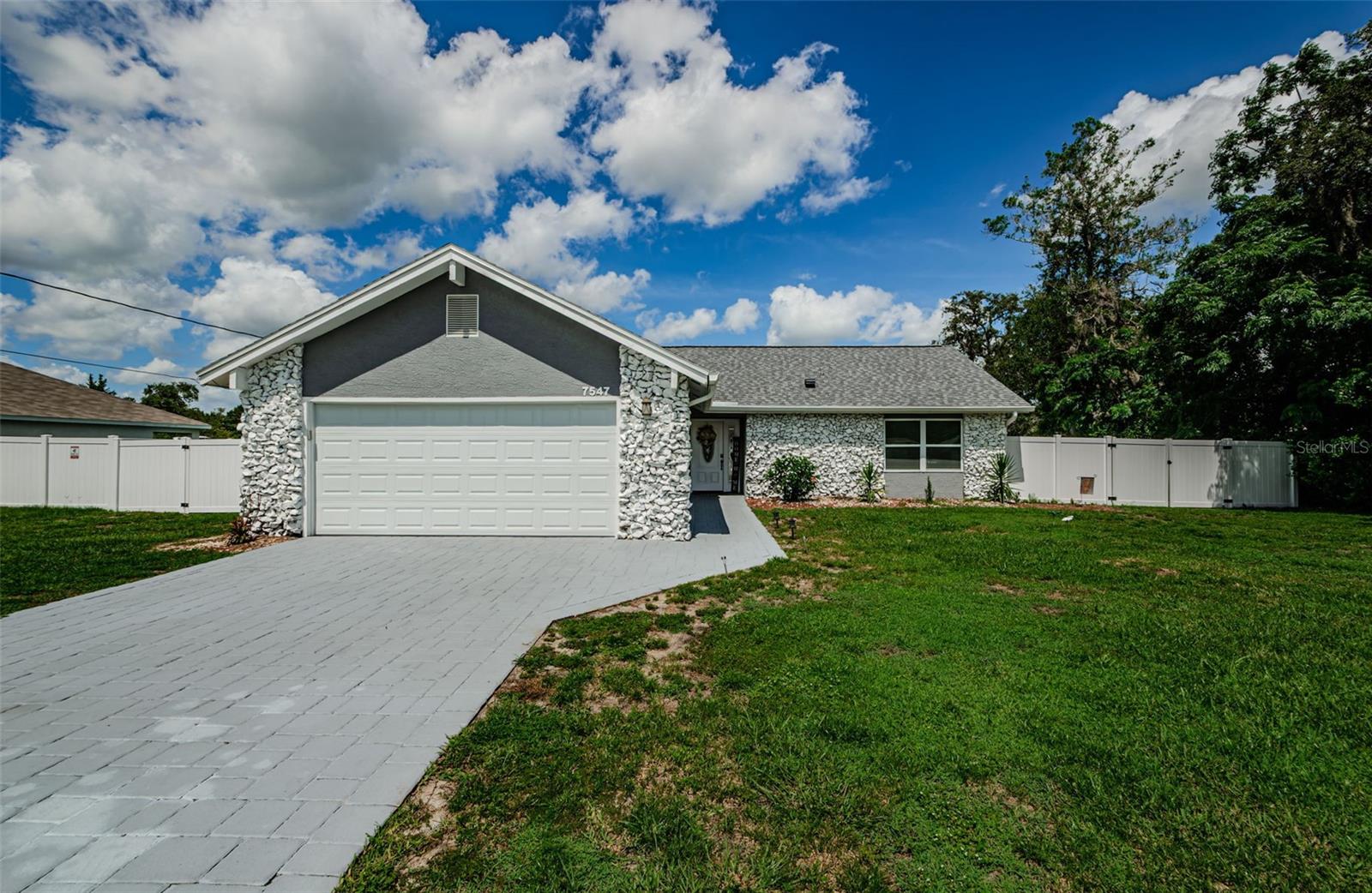 SPRING HILL UNIT 4 BLK 188 LOT 23 - Residential