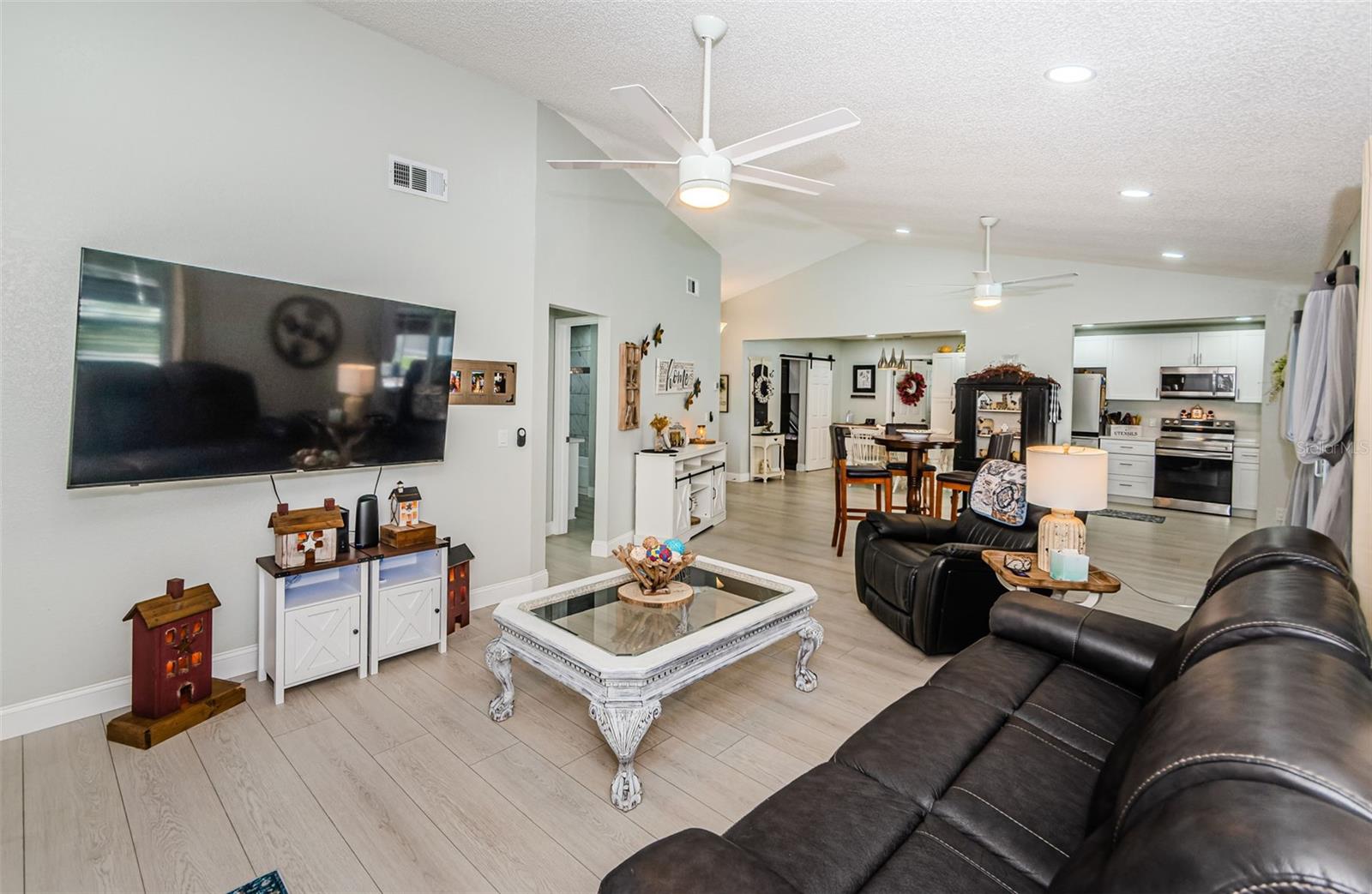 SPRING HILL UNIT 4 BLK 188 LOT 23 - Residential