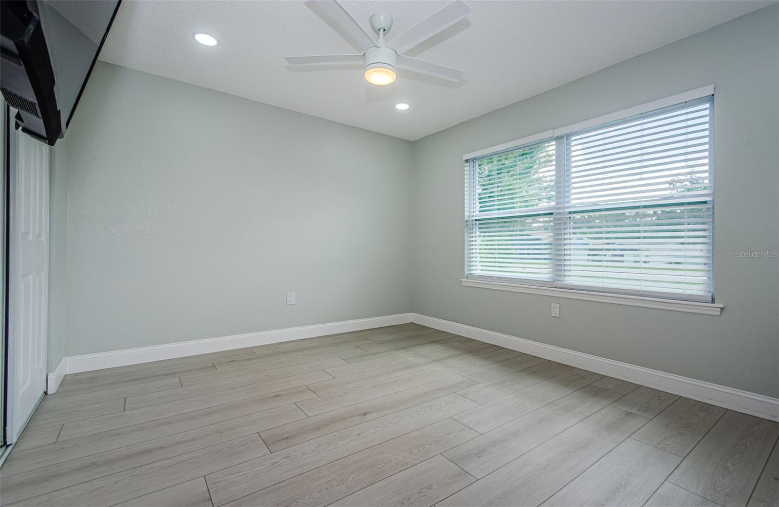 SPRING HILL UNIT 4 BLK 188 LOT 23 - Residential