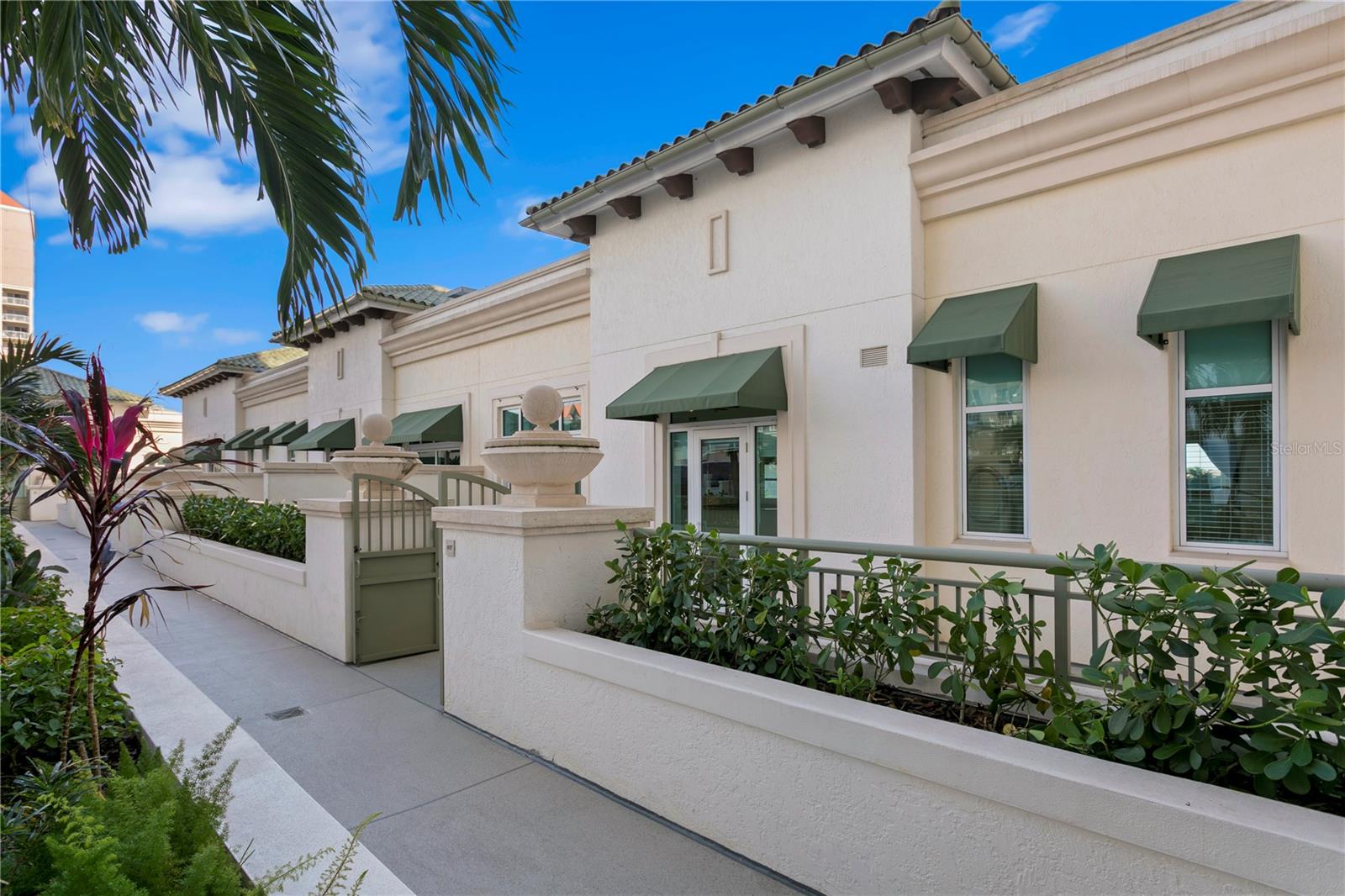 450 KNIGHTS RUN AVENUE 407