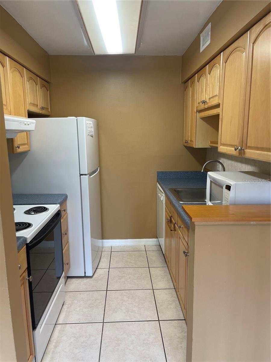 5109 EAGLESMERE DRIVE 11A