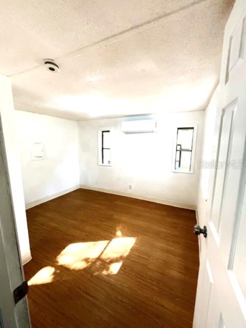 RUNNYMEDE NORTH HALF TOWN OF - Residential Lease