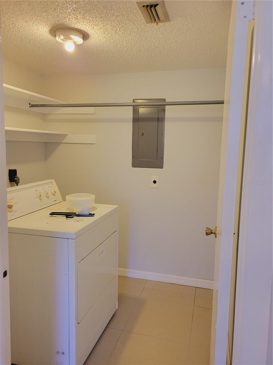 TOWNHOMES OF LAKE SEMINOLE - Residential Lease