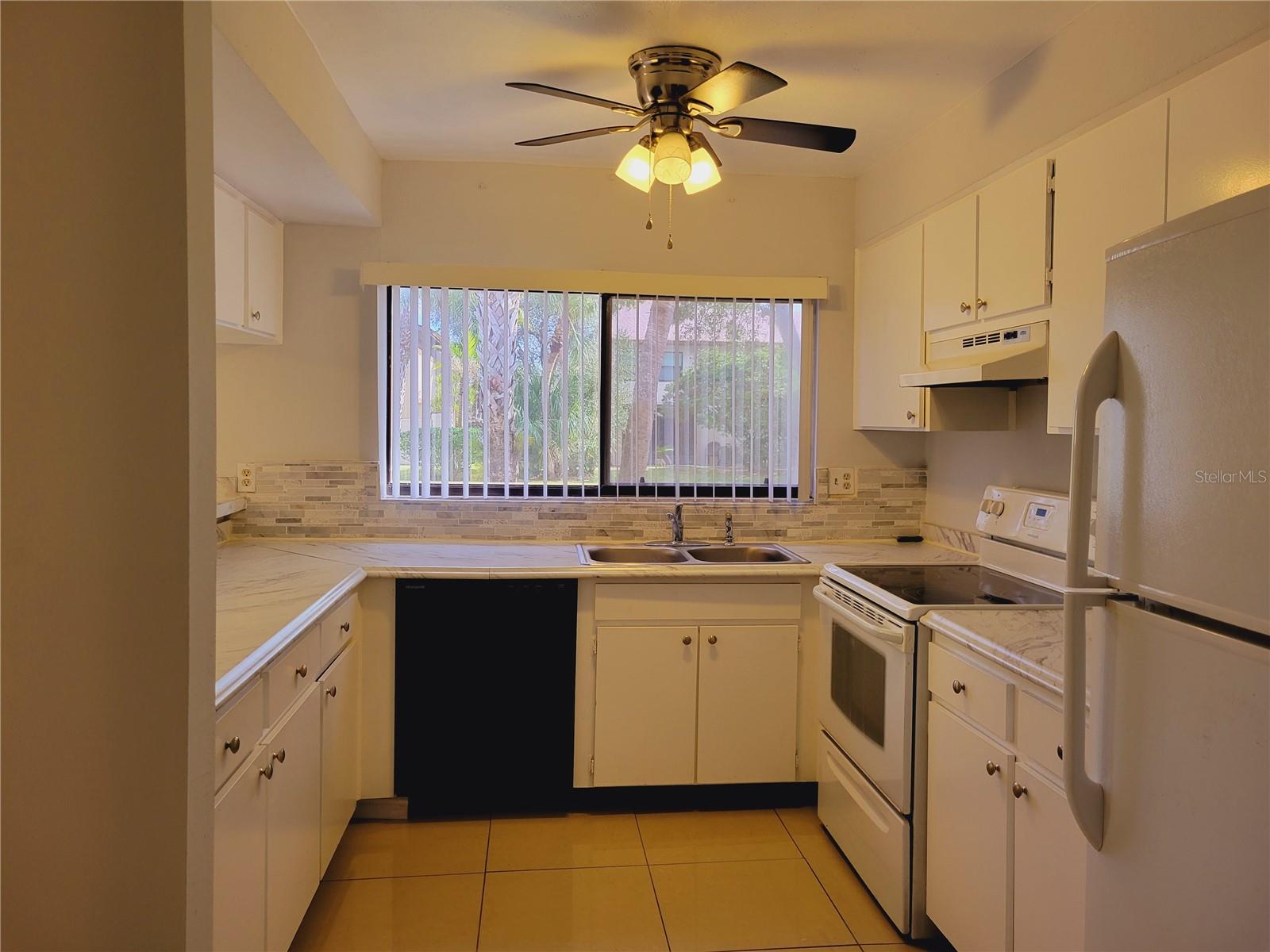 TOWNHOMES OF LAKE SEMINOLE - Residential Lease