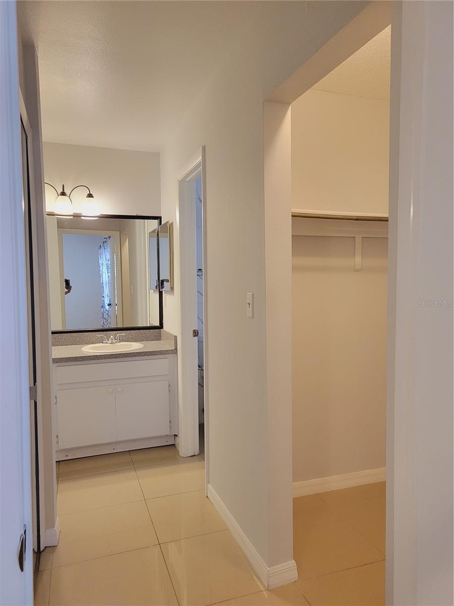 TOWNHOMES OF LAKE SEMINOLE - Residential Lease