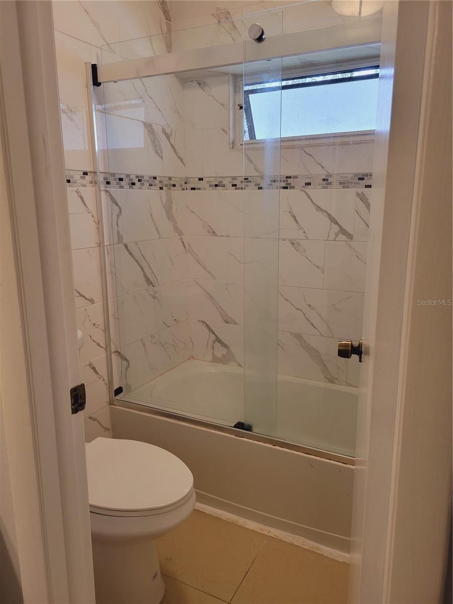 TOWNHOMES OF LAKE SEMINOLE - Residential Lease