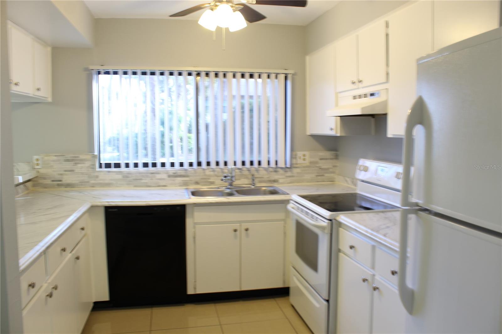 TOWNHOMES OF LAKE SEMINOLE - Residential Lease