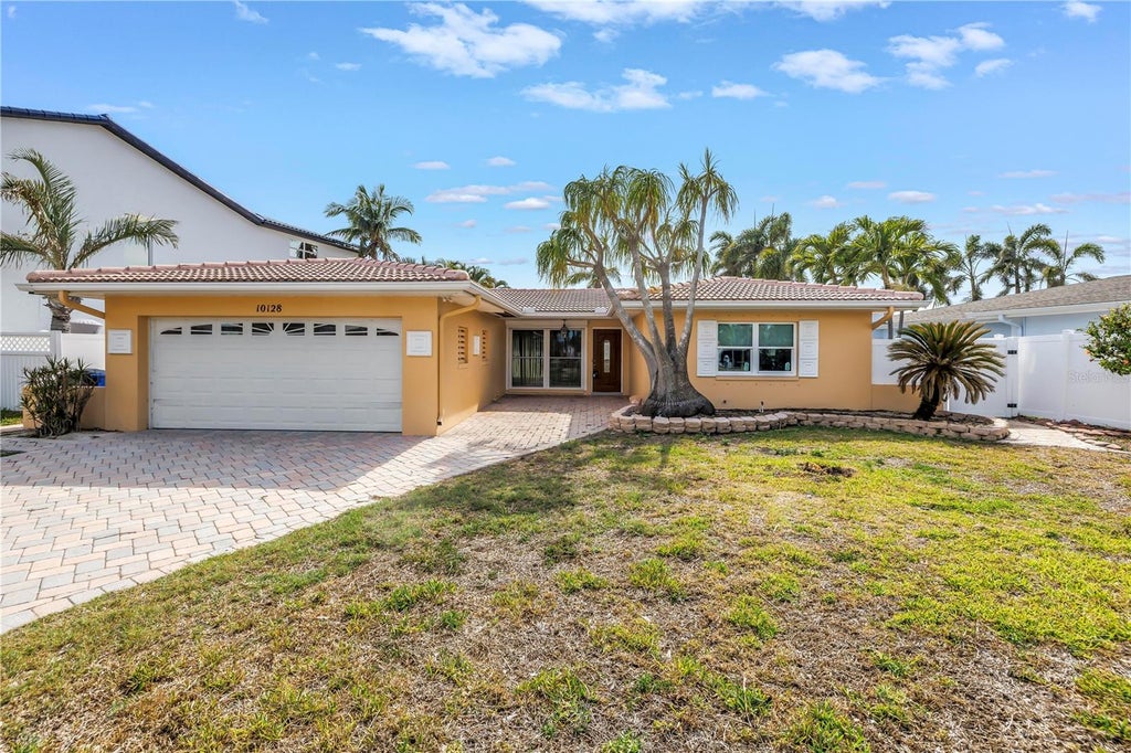Photo of 10128 Yacht Club Drive, Treasure Island, FL 33706 (MLS # TB8557436)