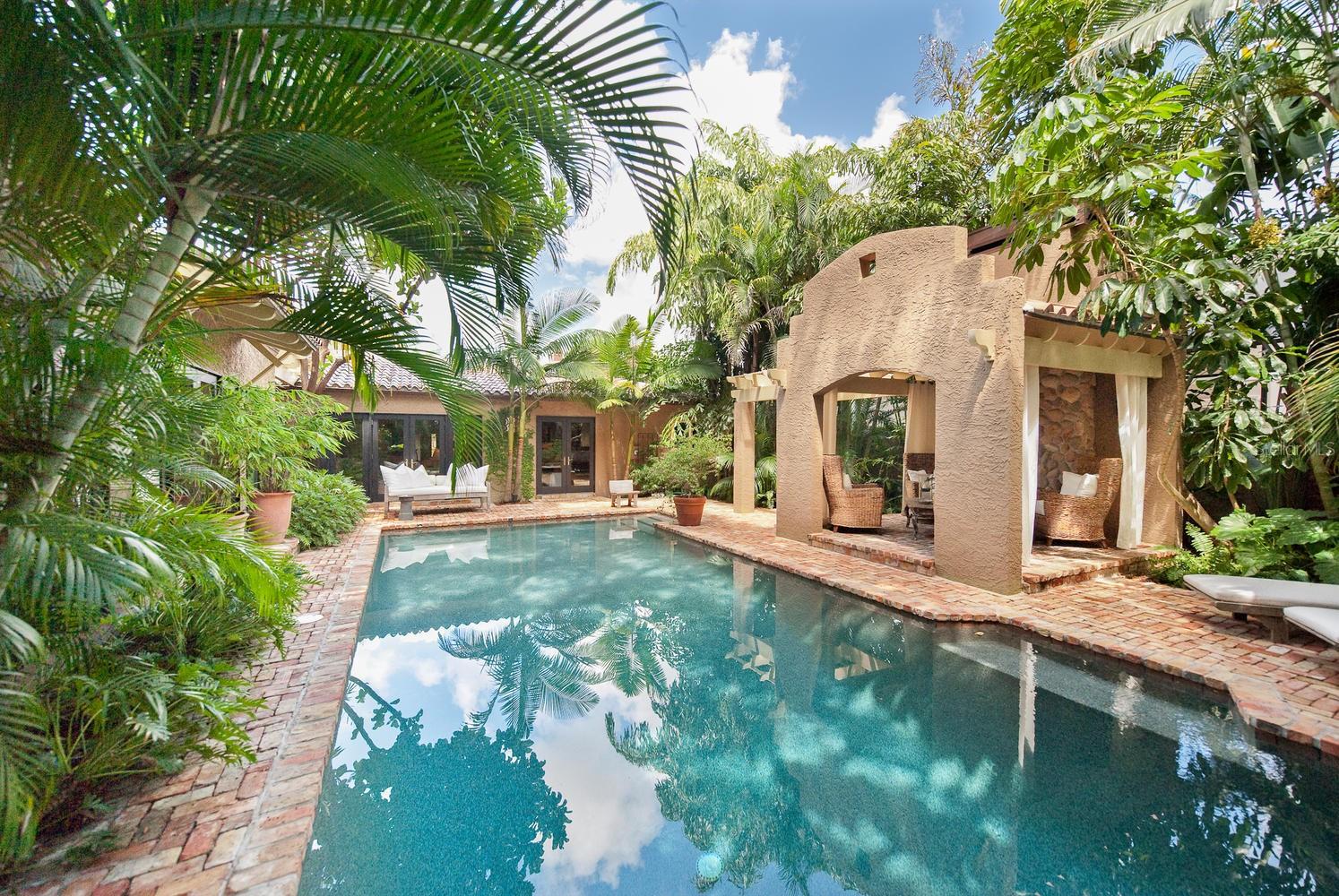 808 BRIGHTWATERS BOULEVARD NE