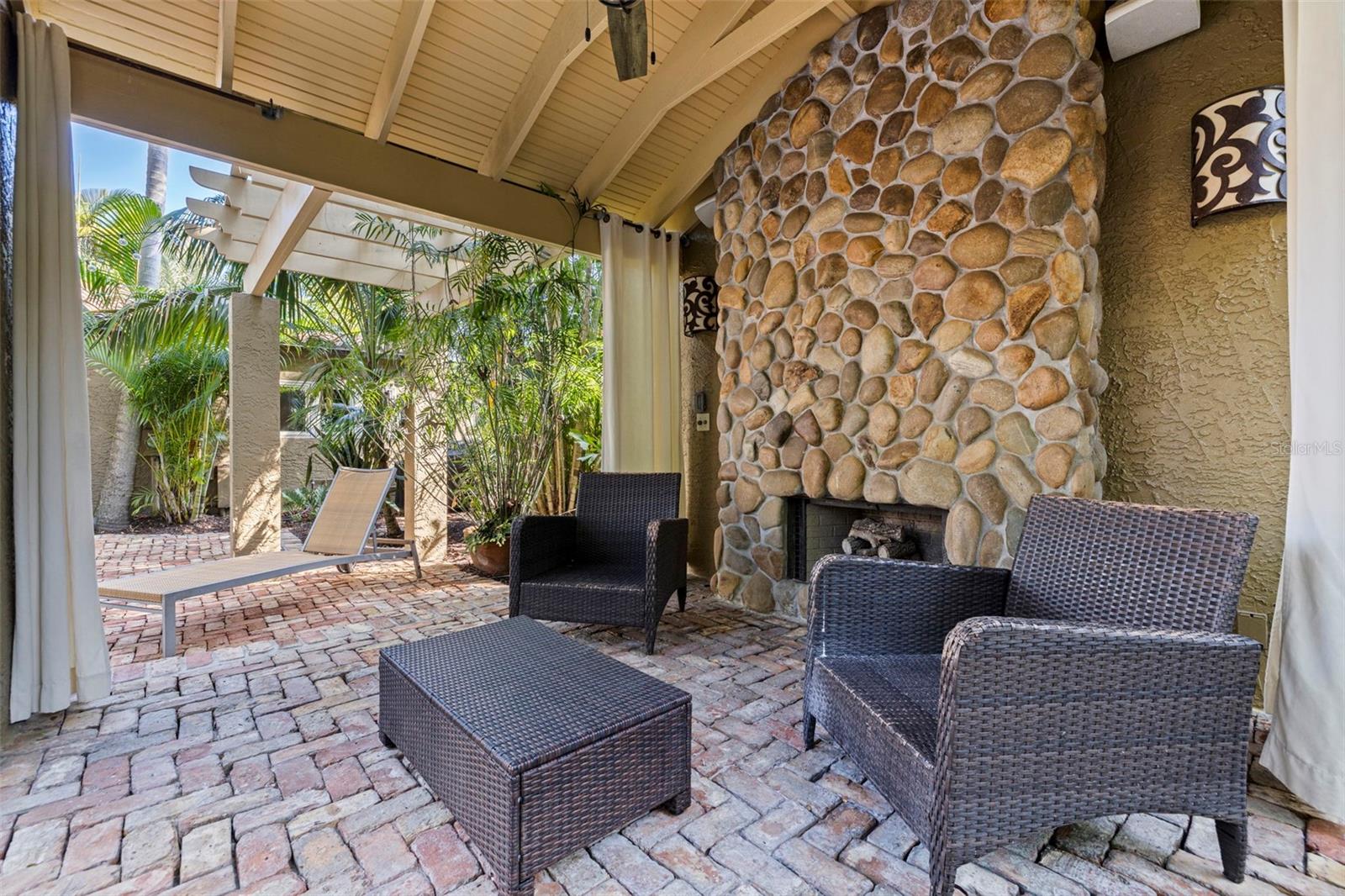 SNELL ISLE BRIGHTWATERS SEC 1 REP - Residential