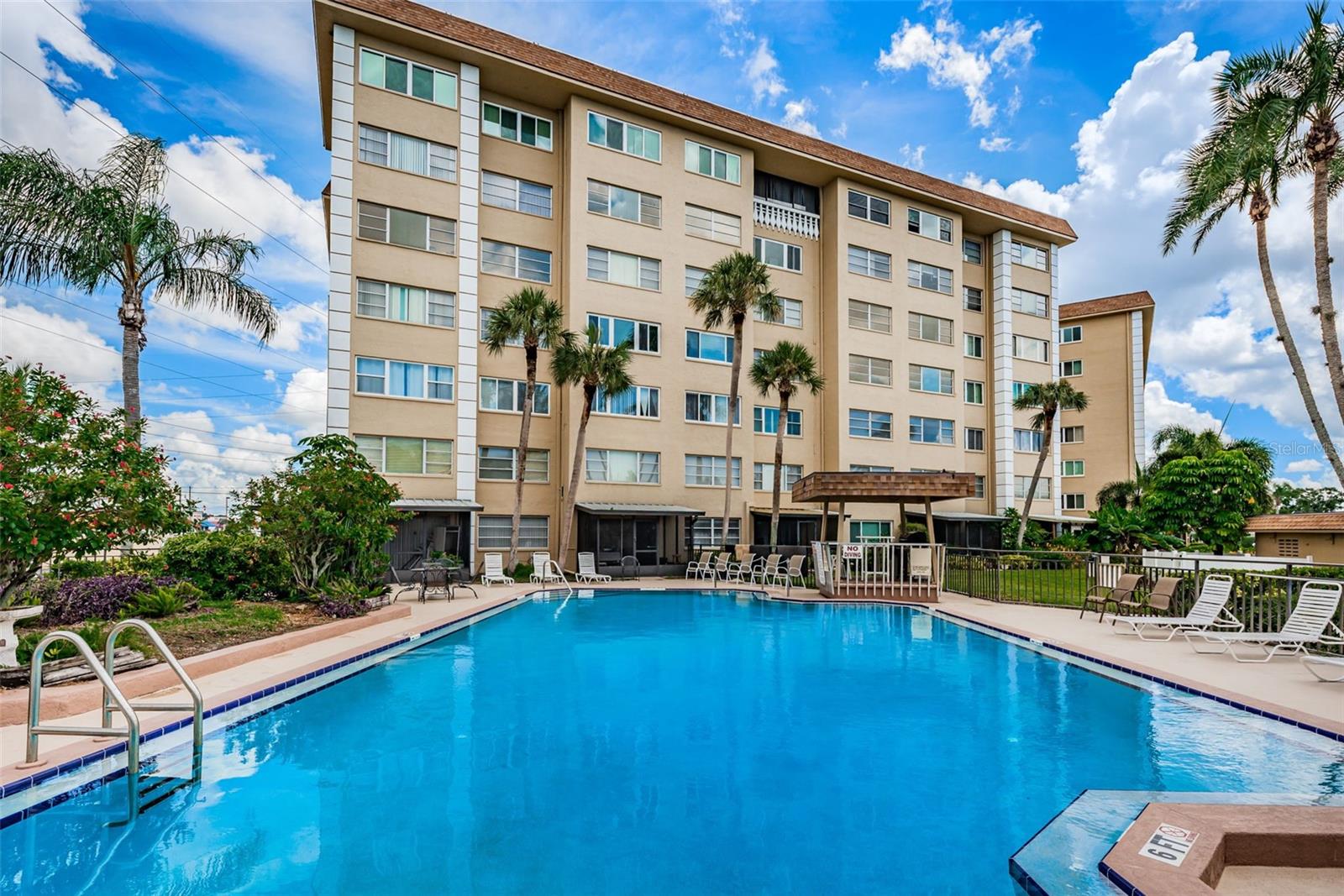 SEMINOLE-ON-THE-GREEN CAVALIER BLDG - Residential