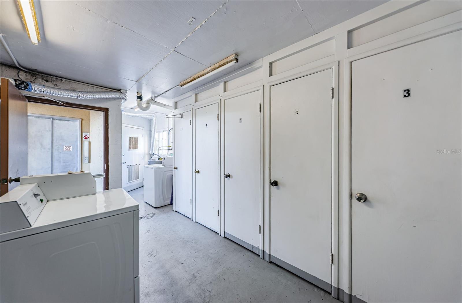 SEMINOLE-ON-THE-GREEN CAVALIER BLDG - Residential