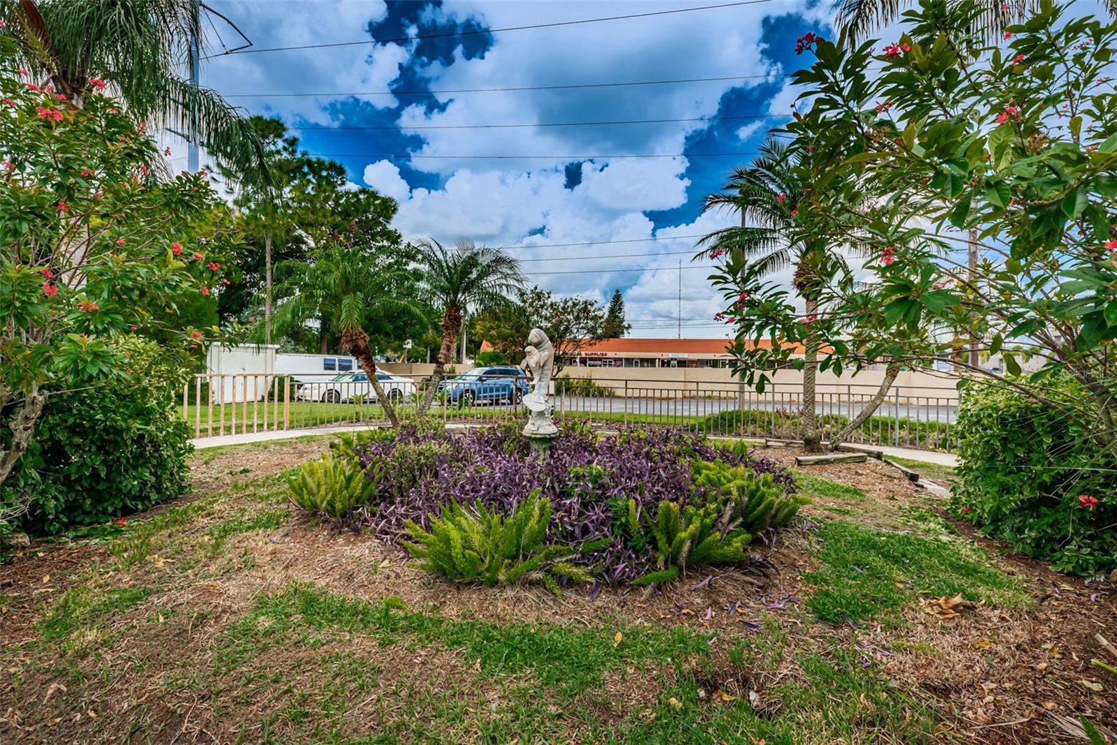 SEMINOLE-ON-THE-GREEN CAVALIER BLDG - Residential