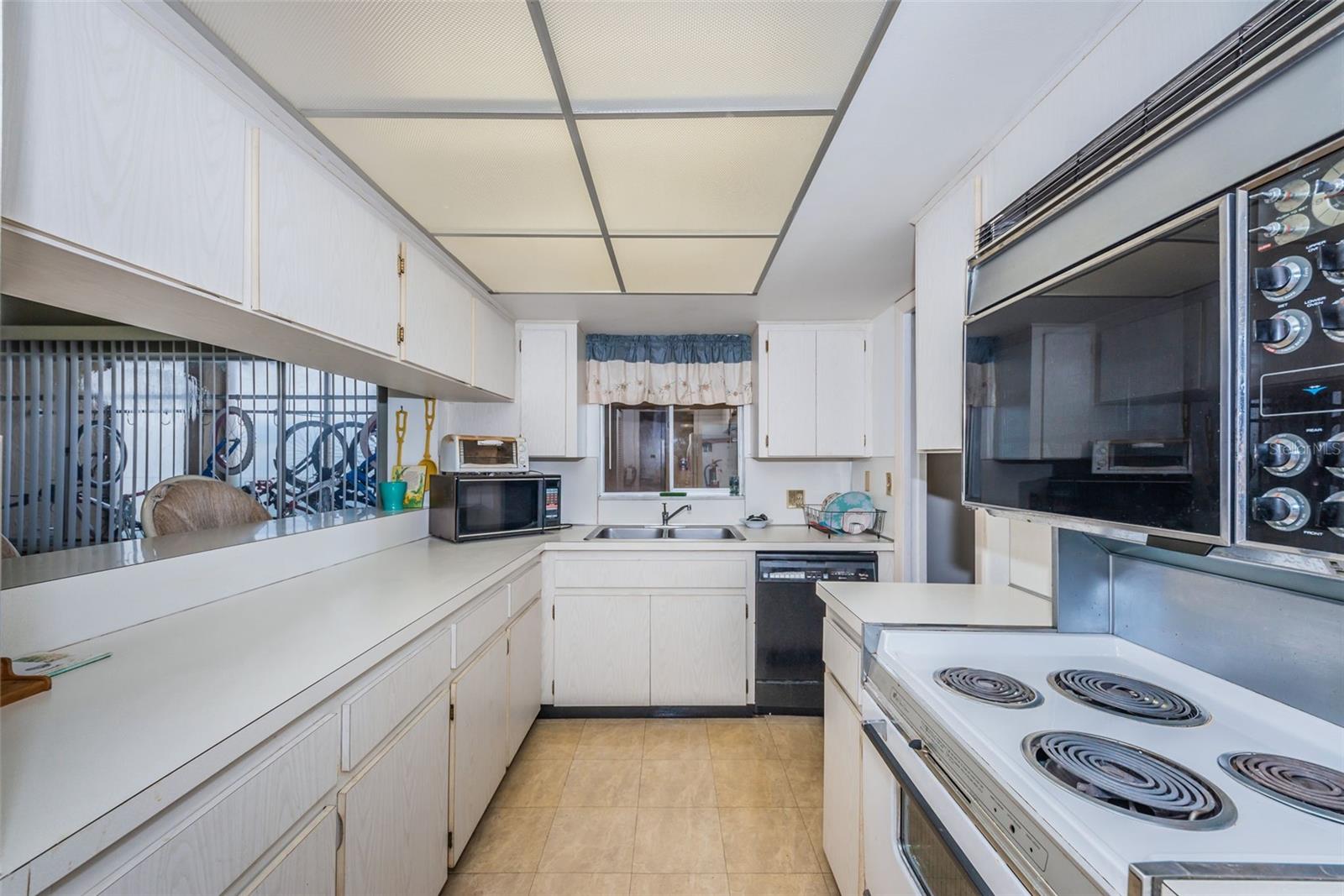 SEMINOLE-ON-THE-GREEN CAVALIER BLDG - Residential