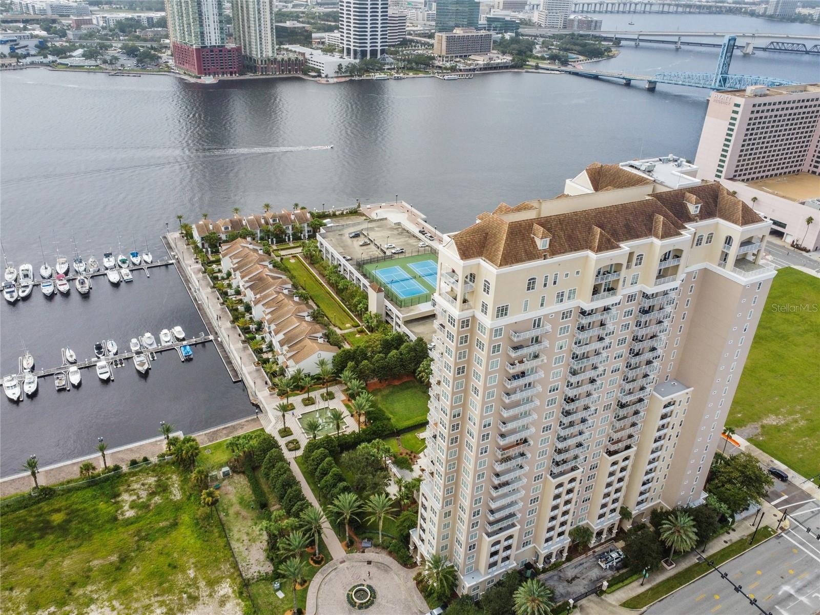 PLAZA CONDO AT BERKMAN - Residential