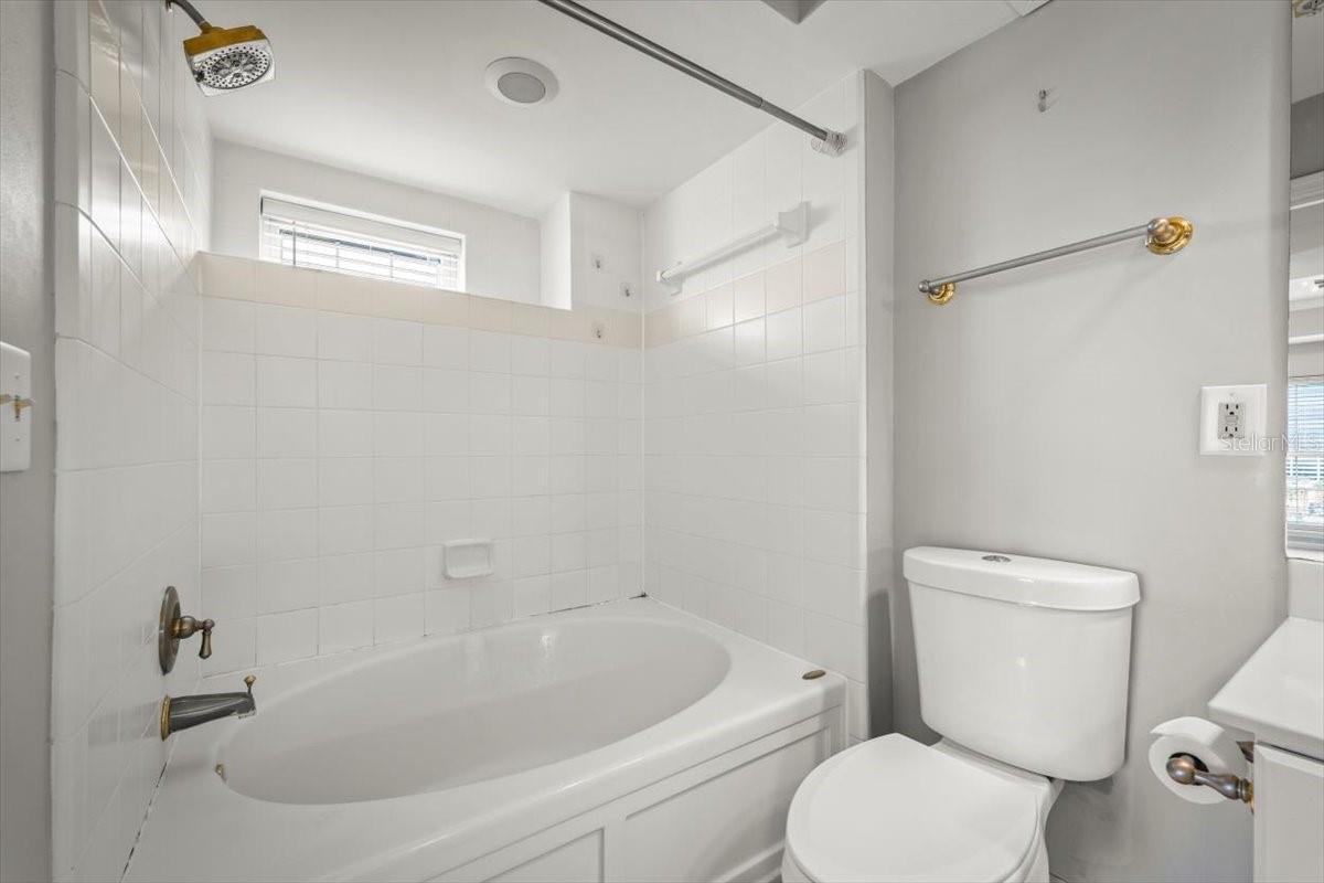 PLAZA CONDO AT BERKMAN - Residential