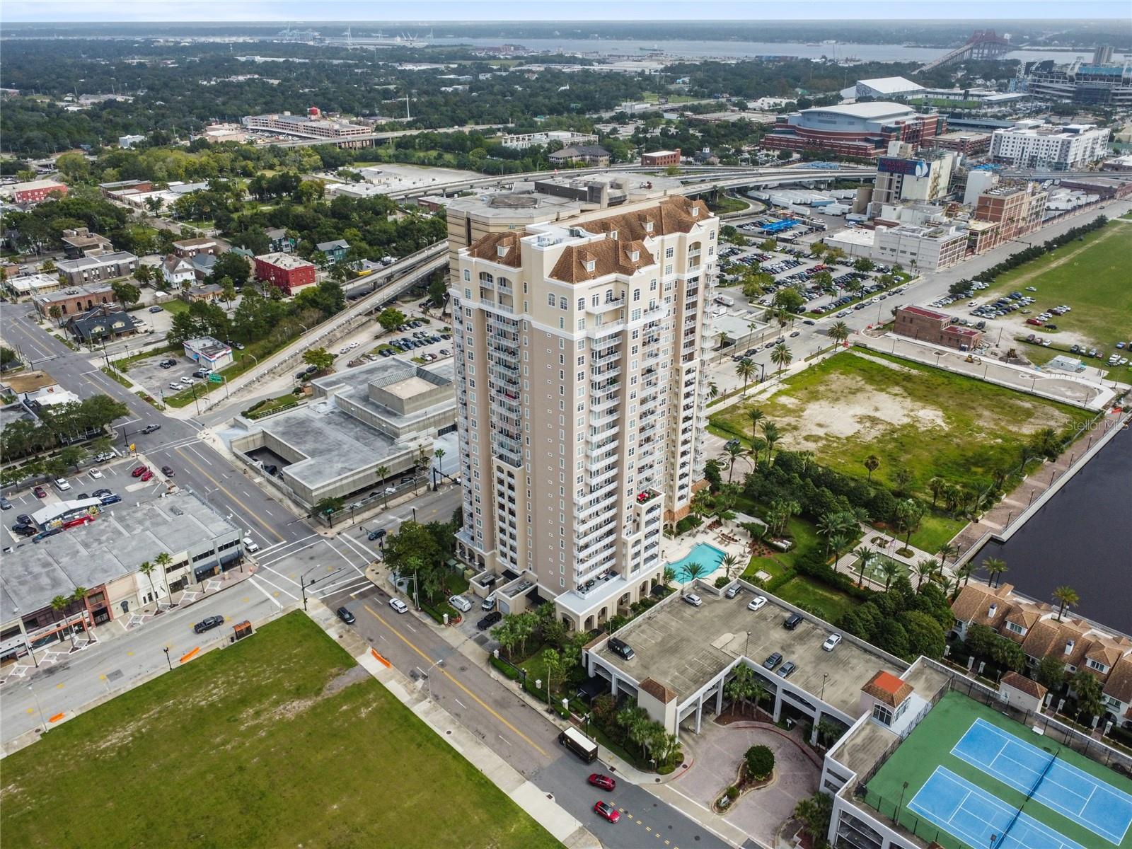 PLAZA CONDO AT BERKMAN - Residential