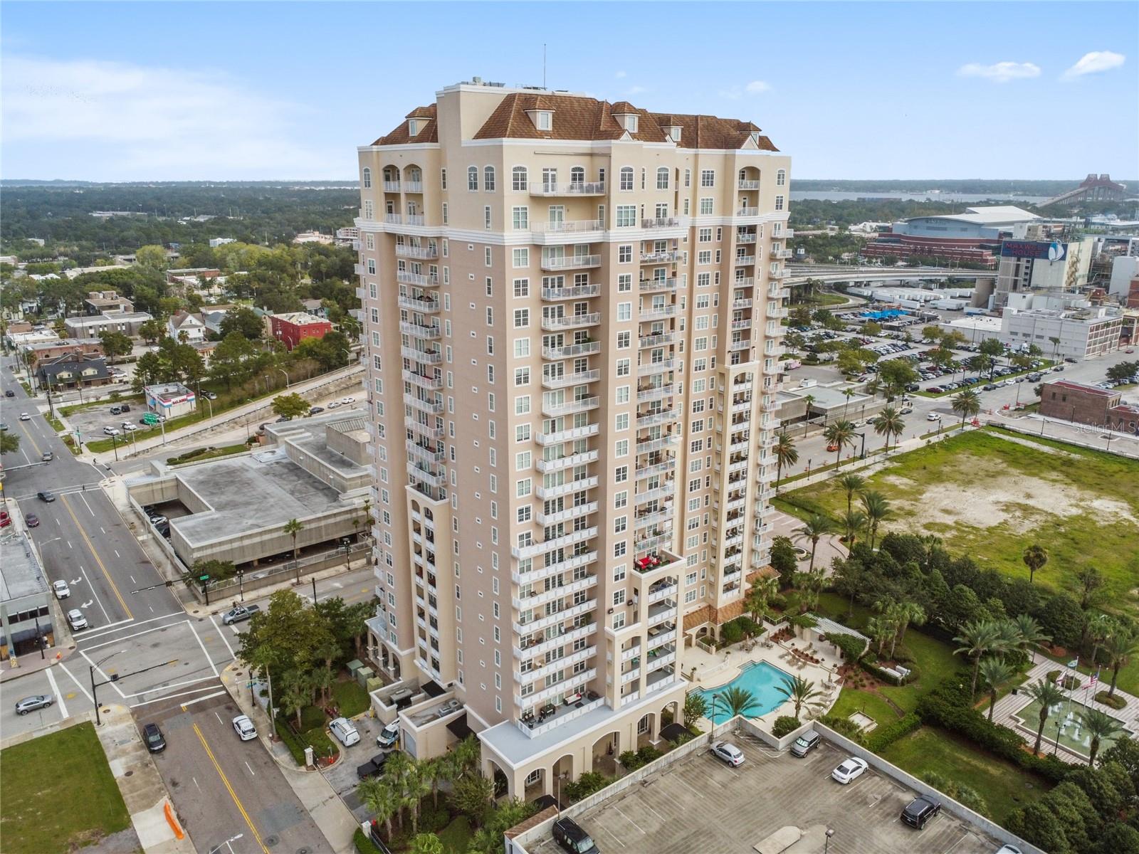 PLAZA CONDO AT BERKMAN - Residential