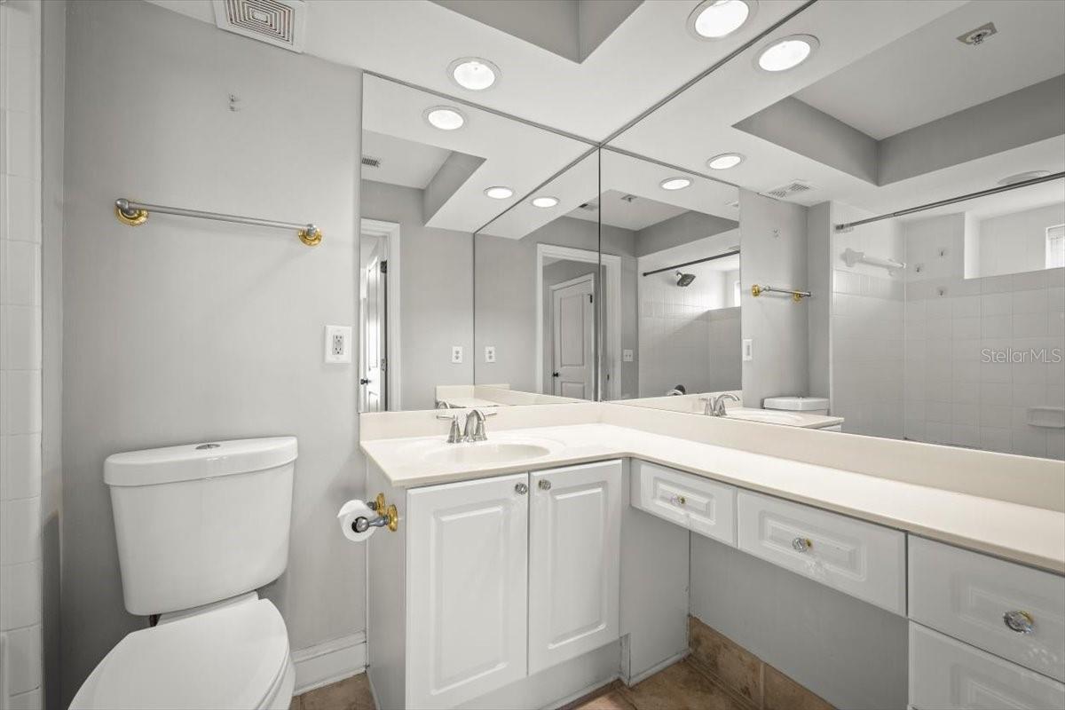 PLAZA CONDO AT BERKMAN - Residential