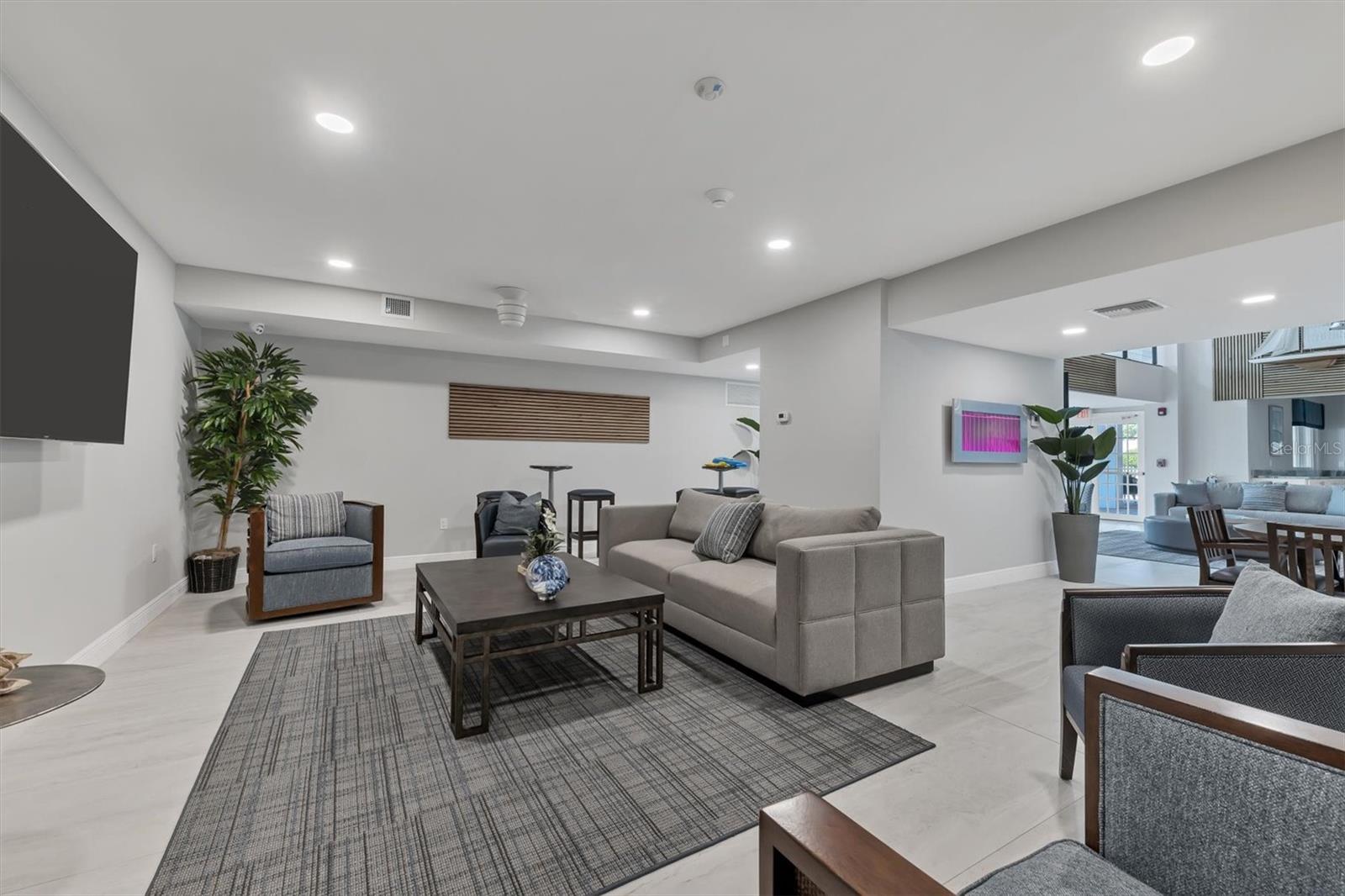 SOUTHBAY YACHT & RACQUET CLUB - Residential