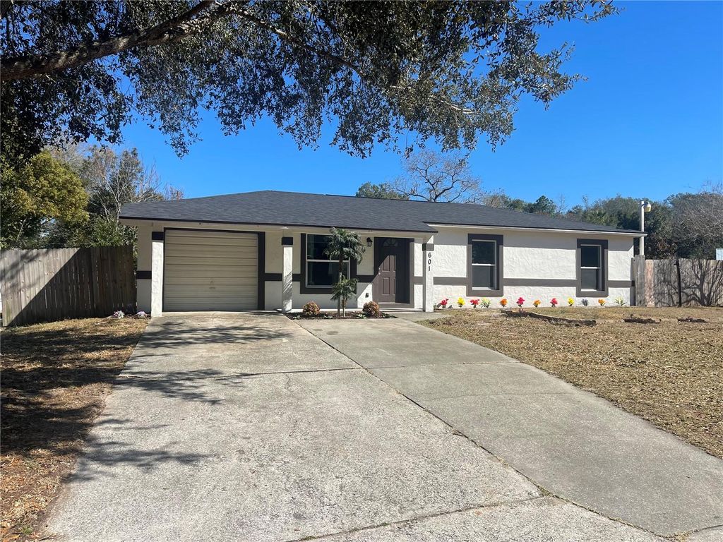 Photo of 601 Slote Drive, Apopka, FL 32712 (MLS # O6379907)