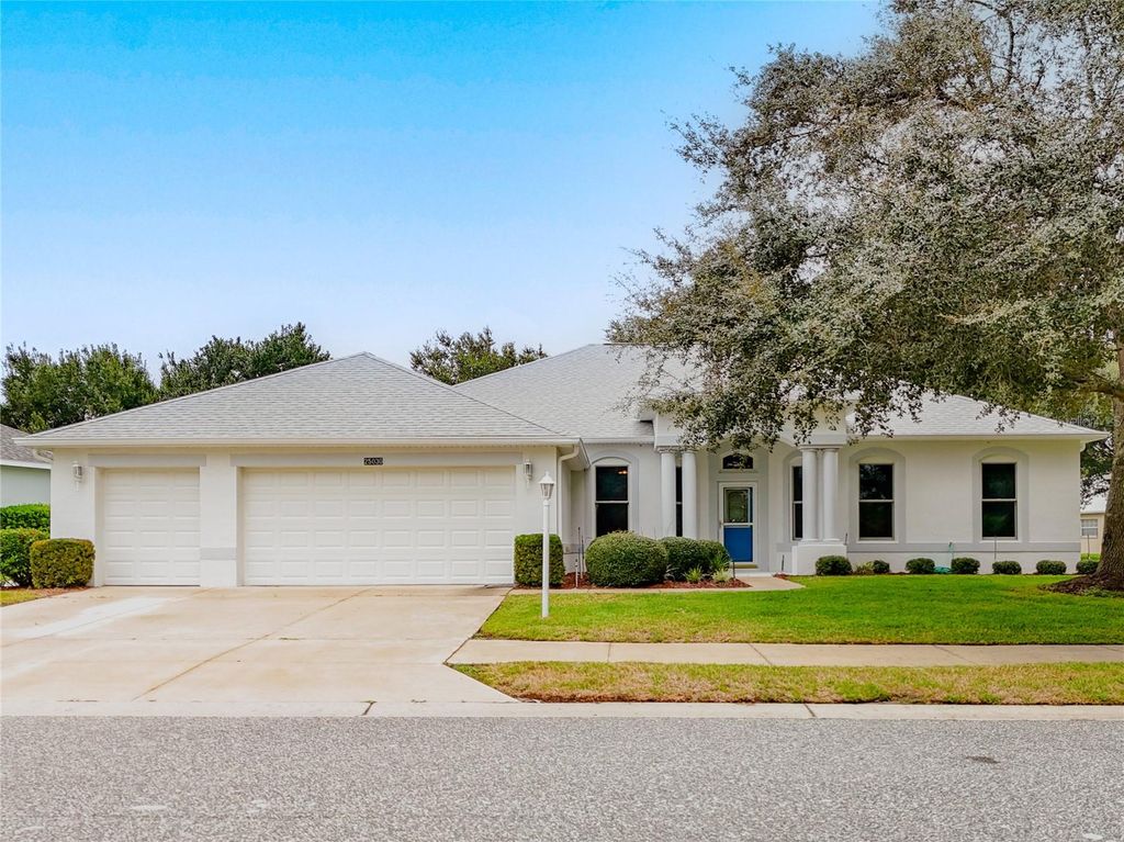 Photo of 25030 Laurel Valley Road, Leesburg, FL 34748 (MLS # G5102853)
