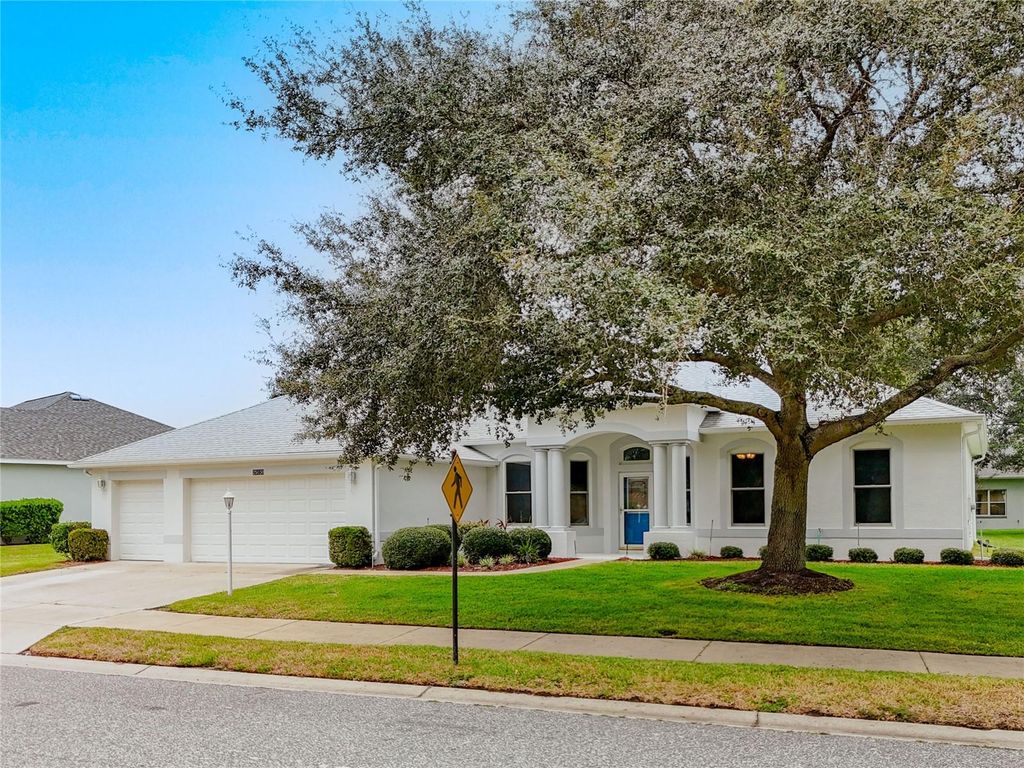 Photo of 25030 Laurel Valley Road, Leesburg, FL 34748 (MLS # G5102853)