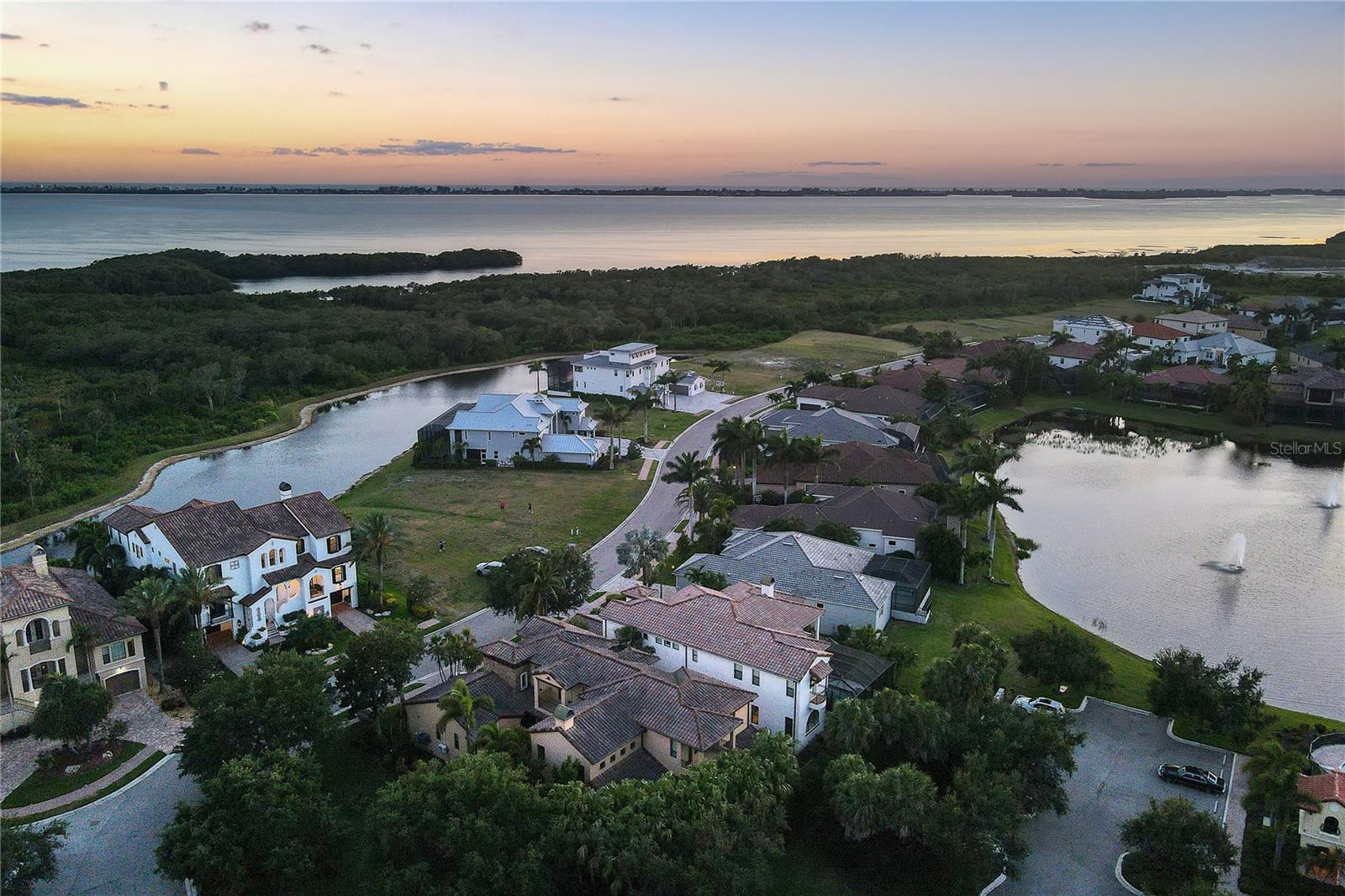 LEGENDS BAY - Residential