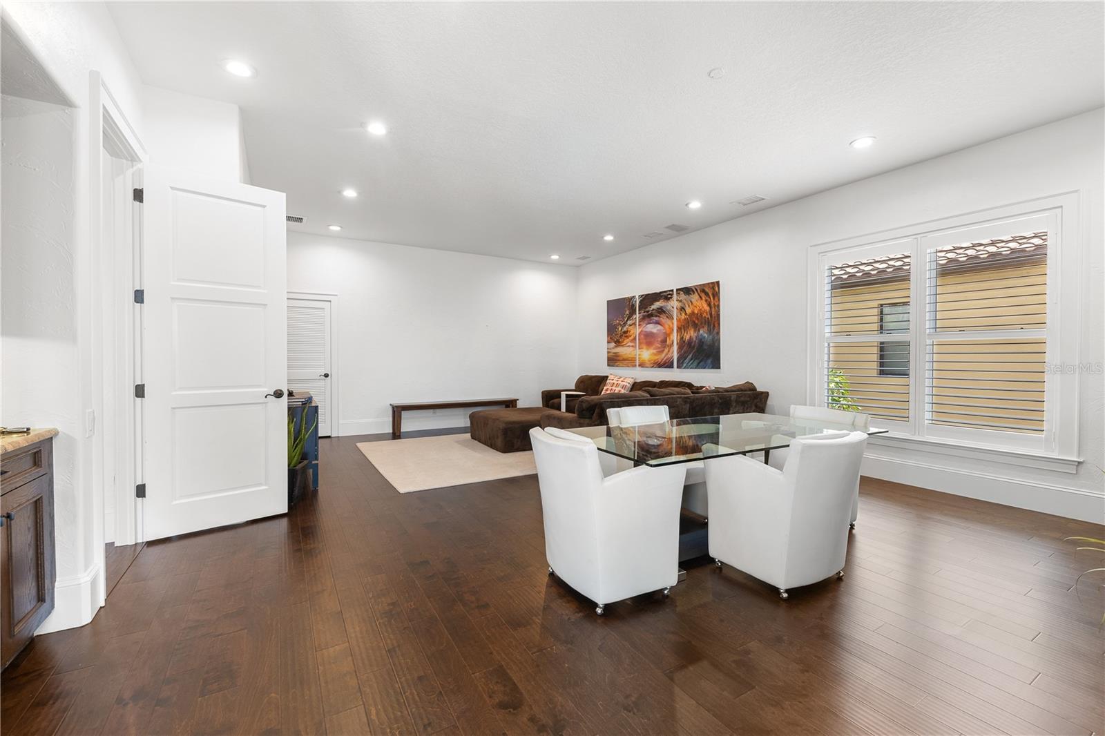 LEGENDS BAY - Residential