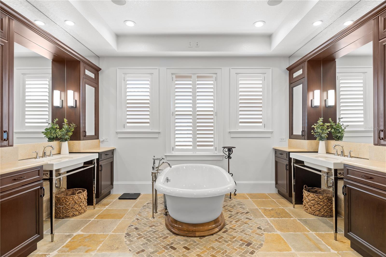 LEGENDS BAY - Residential