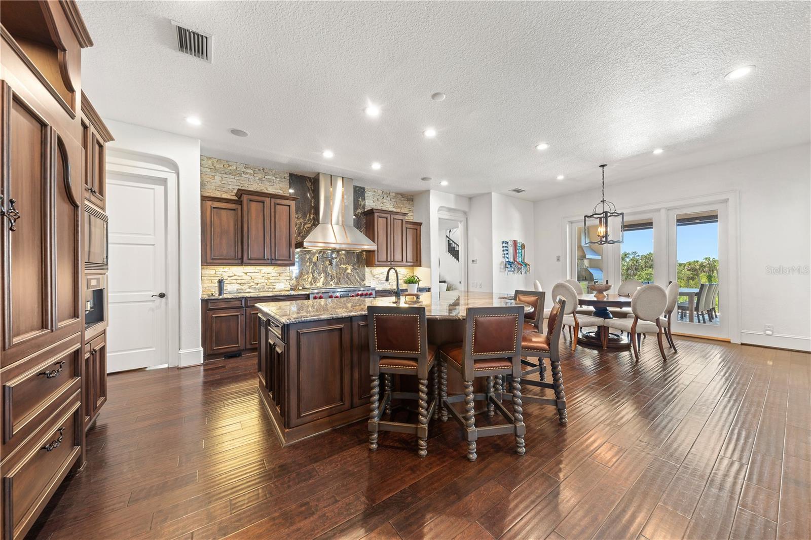 LEGENDS BAY - Residential