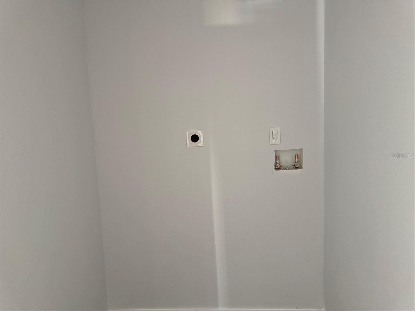 LEESBURG HANSONS SUB - Residential Lease