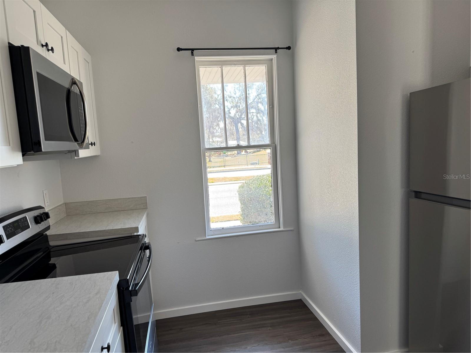 LEESBURG HANSONS SUB - Residential Lease