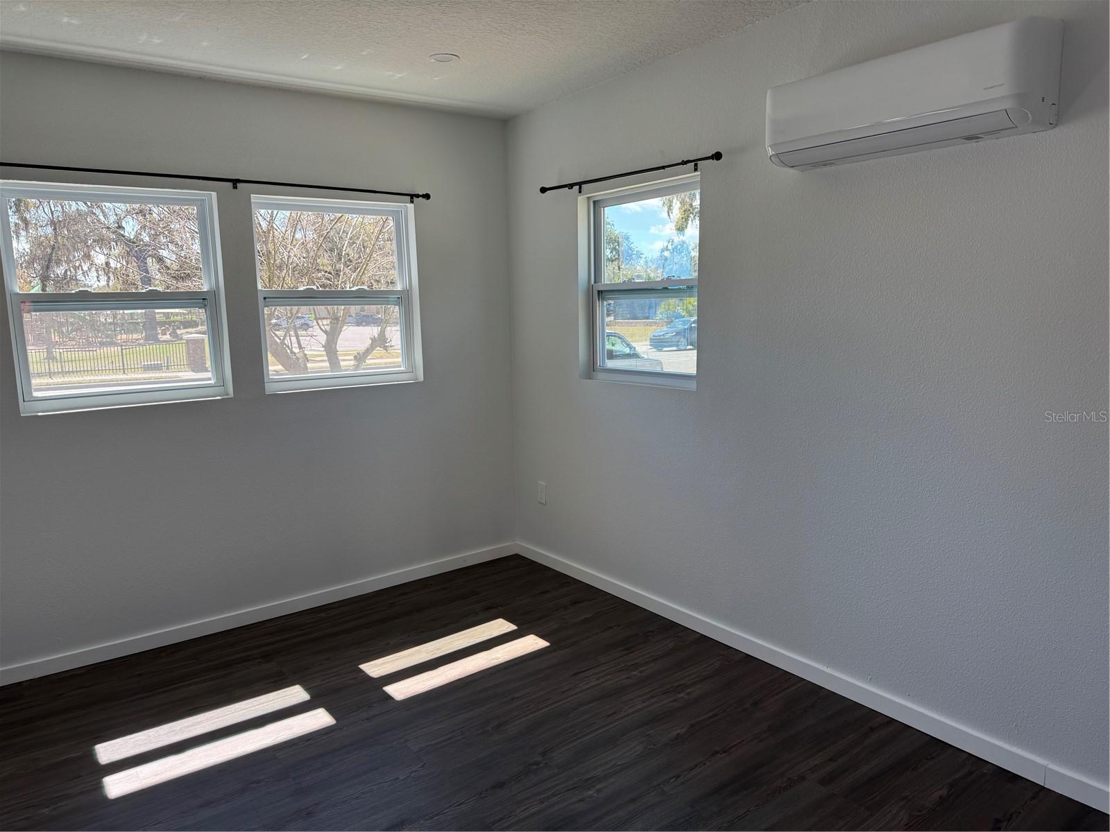 LEESBURG HANSONS SUB - Residential Lease