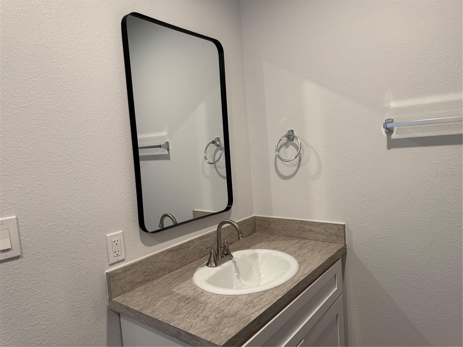 LEESBURG HANSONS SUB - Residential Lease