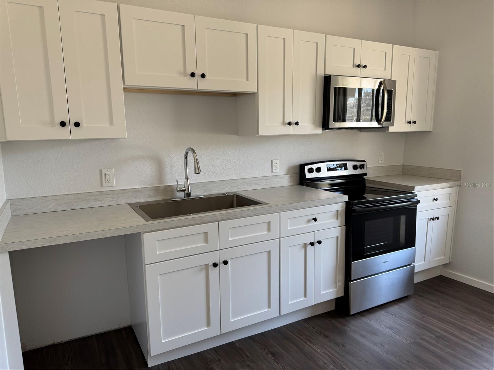 LEESBURG HANSONS SUB - Residential Lease