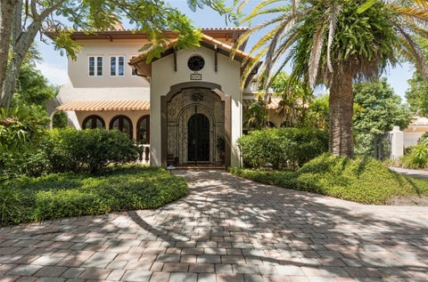 Photo of 4803 W Woodmere Road, Tampa, FL 33609 (MLS # TB8520503)