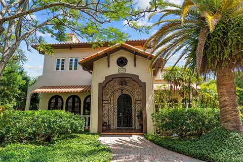 Photo of 4803 W Woodmere Road, Tampa, FL 33609 (MLS # TB8520503)