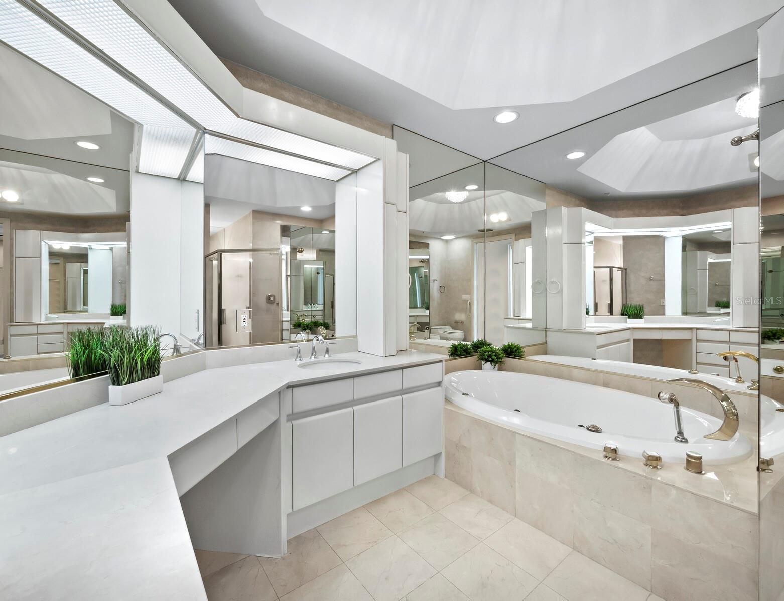 L AMBIANCE AT LONGBOAT KEY CLUB PH 02 - Residential