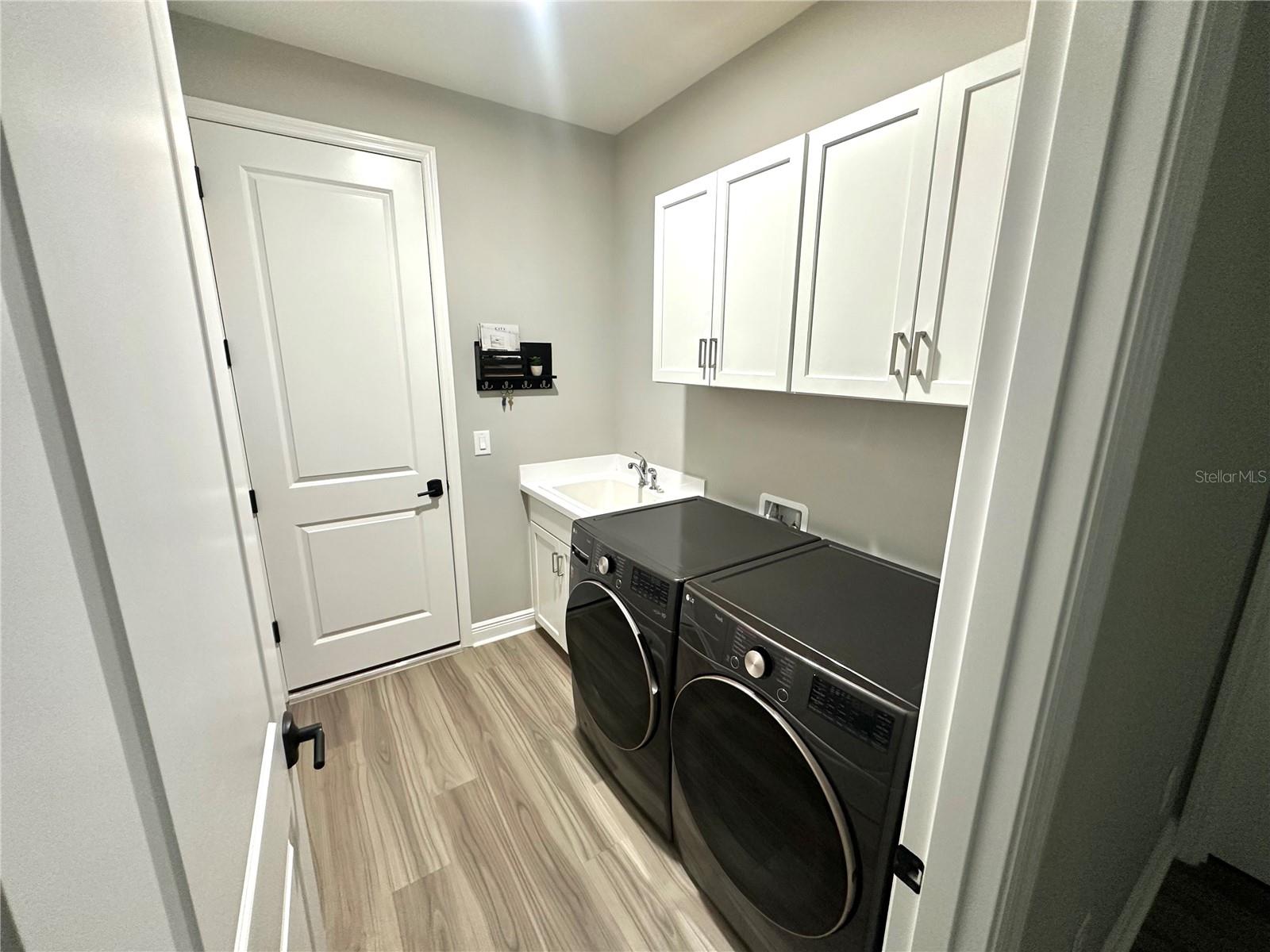 SKYSAIL - Residential Lease