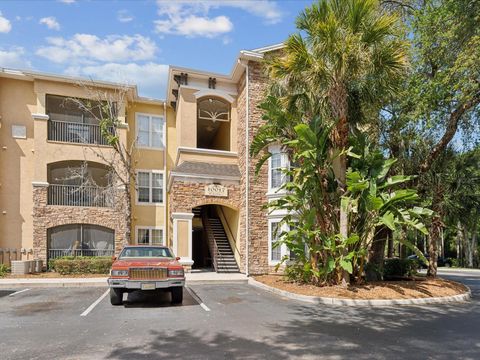 Condominium in TAMPA FL 10017 COURTNEY PALMS BOULEVARD.jpg