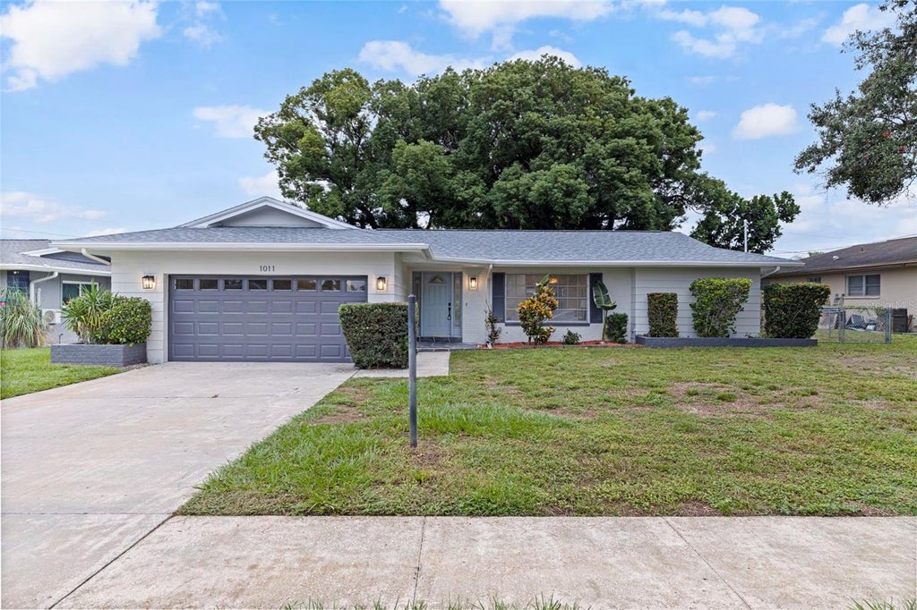 Photo of 1011 Macrae Avenue, Clearwater, FL 33755 (MLS # O6448087)