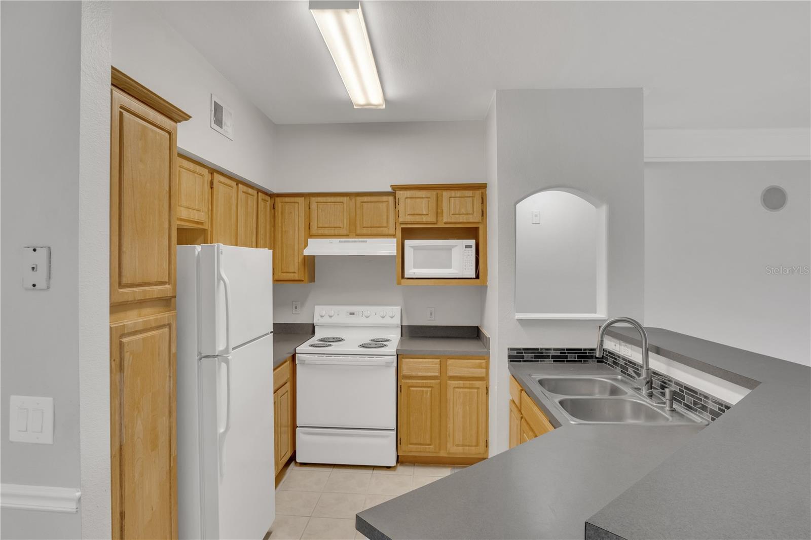 HAMPTONS AT METROWEST - Residential