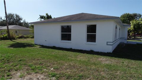 A home in PALMETTO