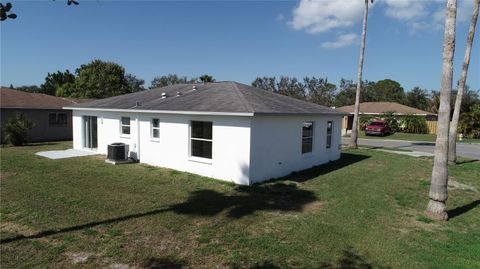 A home in PALMETTO